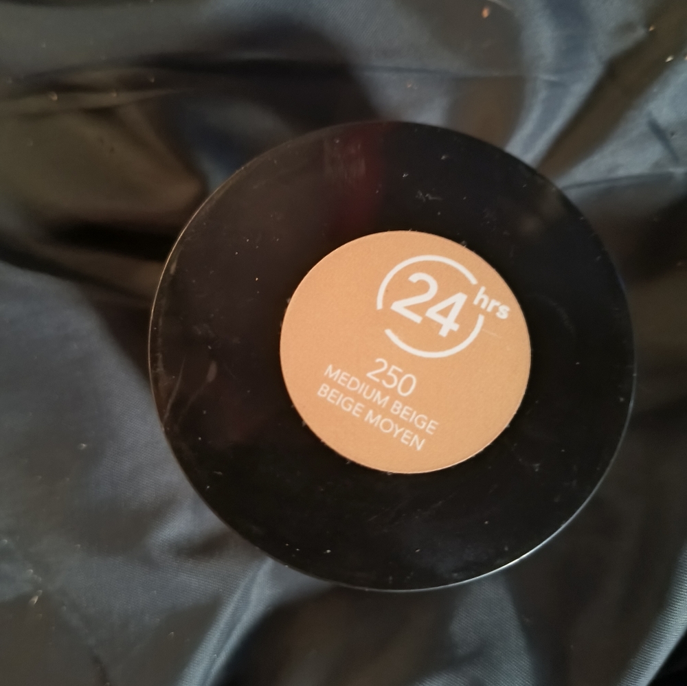 Revlon color stay 24 hr whipped foundation